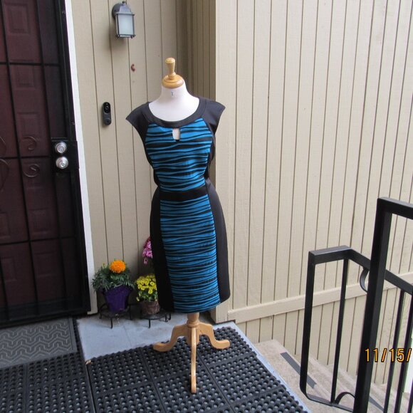 #470  NEW WOMAN'S SHEATH DRESS BY CONNECTED APPAREL  (SIZE 16) - Picture 3 of 3